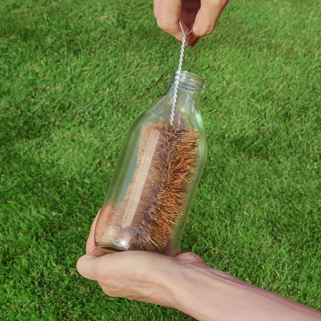 Notes from the Sink: The Case for the Glass Milk Bottle — and the LoofCo Milk Bottle Brush That Cleans It Properly